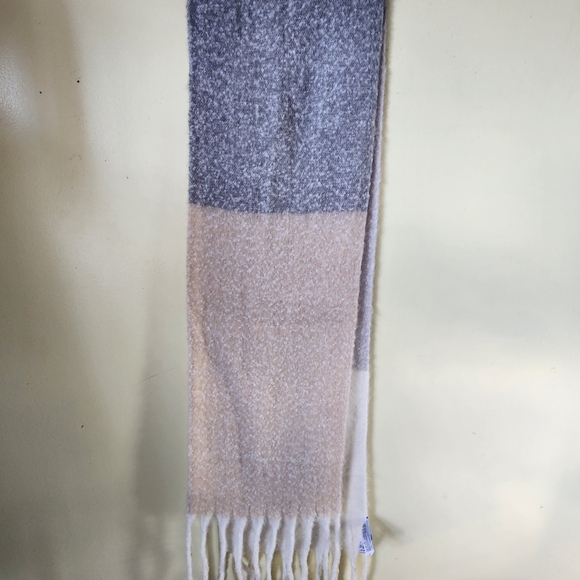 Colourblock Fringe Scarf - Picture 7 of 8